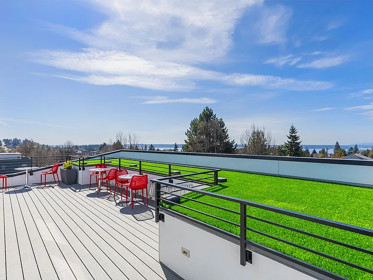 The Merz Luxury Apartments — Photo 13