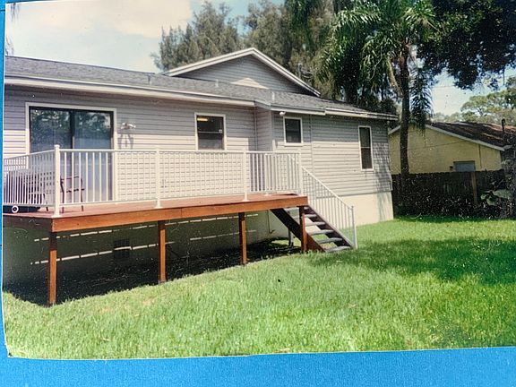 Great party deck Fenced Yard - w- Storafe Shed