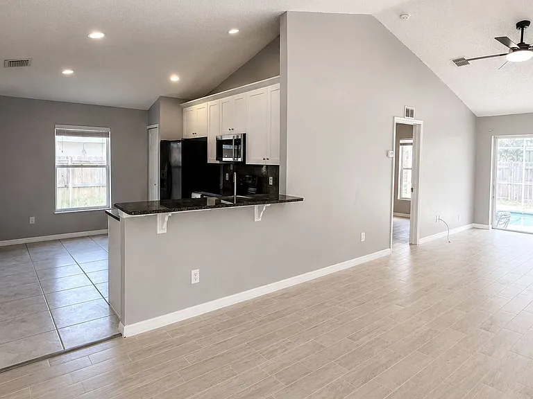 349 Walpole Loop — Photo 2