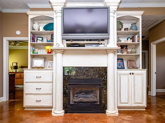 4th image of 1033 Riverchase North Dr