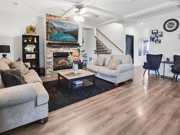 2nd image of 2437 Bucklin Dr