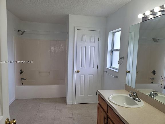 4th image of 3234 SW Savona Blvd #1