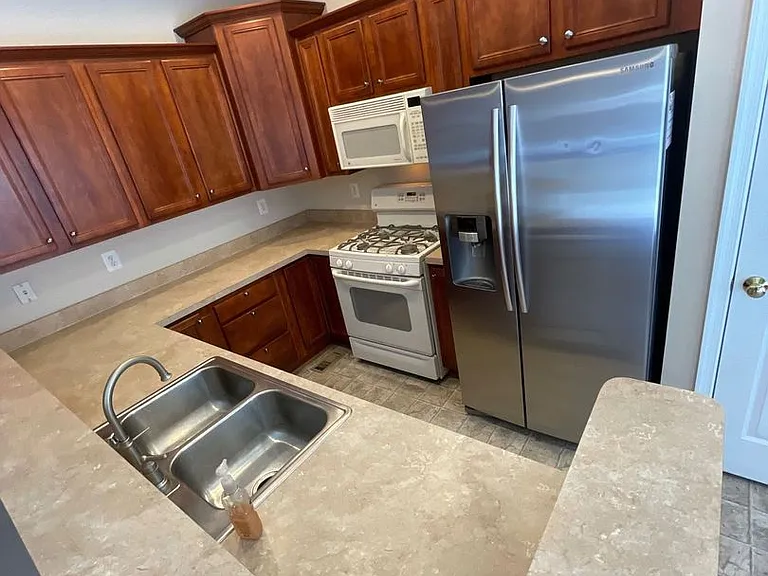 107 Dolphin Cv — Photo 15
