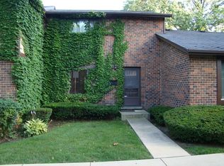18W223 Standish Ln, Villa Park, IL
