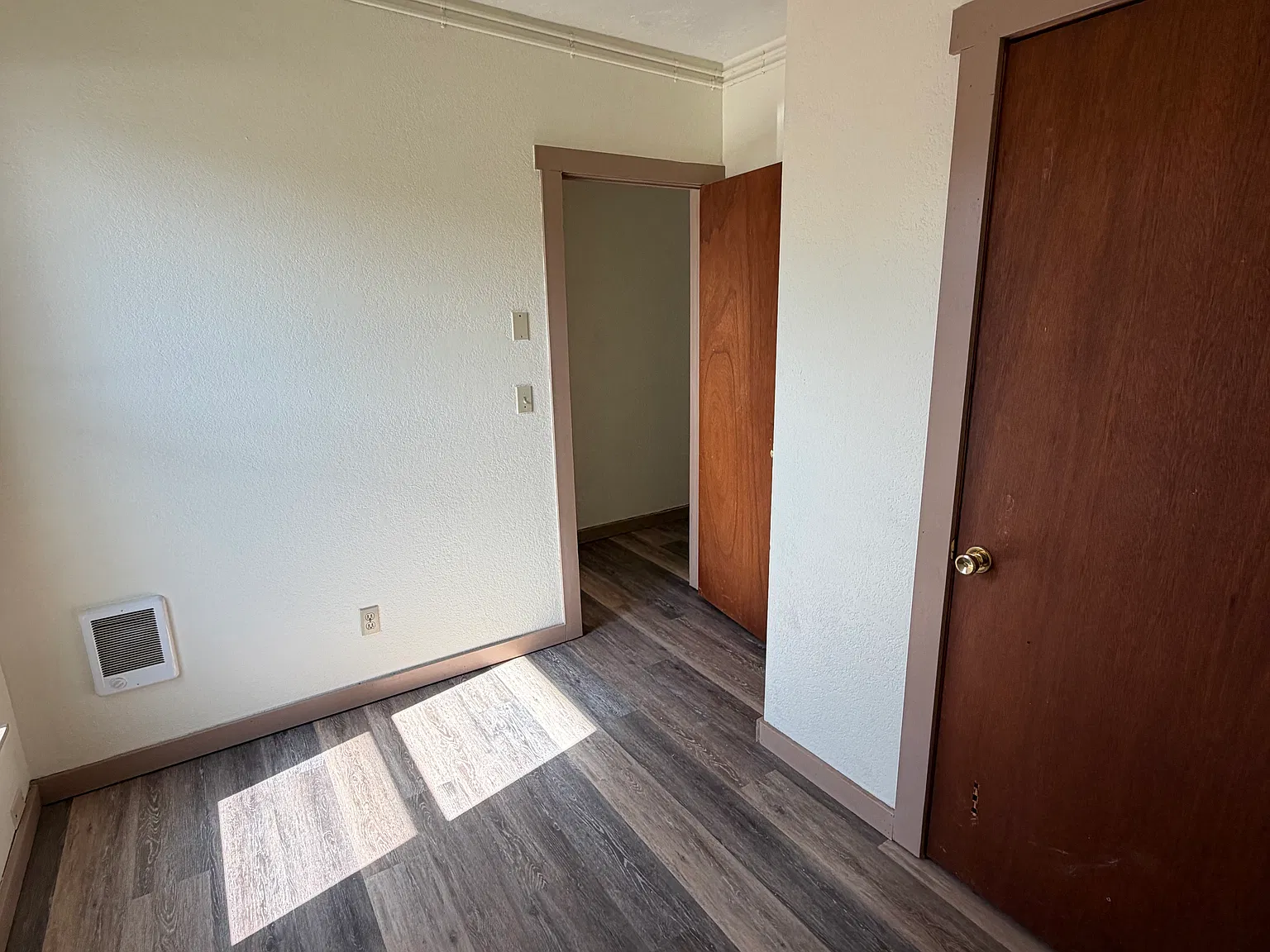 2 bed, $1,100 — Photo 4