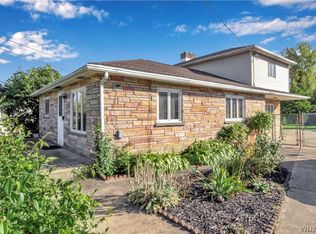 8127 Porter Rd, Niagara Falls, NY 14304