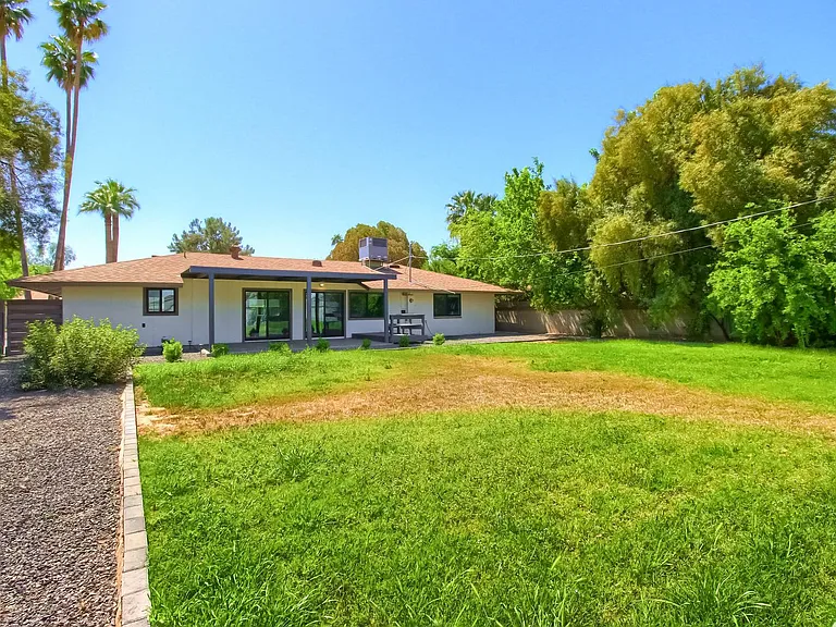 1402 W Berridge Ln — Photo 40