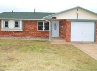 624 SW 8th St, Moore, OK 73160