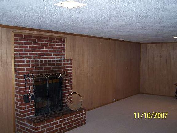 4th image of 1425/1427 Mahan Ave