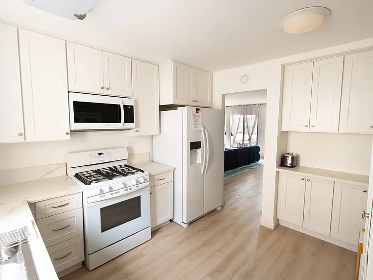 5245 Coldwater Canyon Ave #C — Photo 13