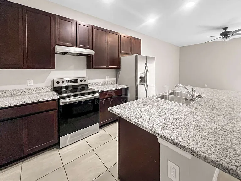 1322 Trafalgar Pkwy — Photo 12