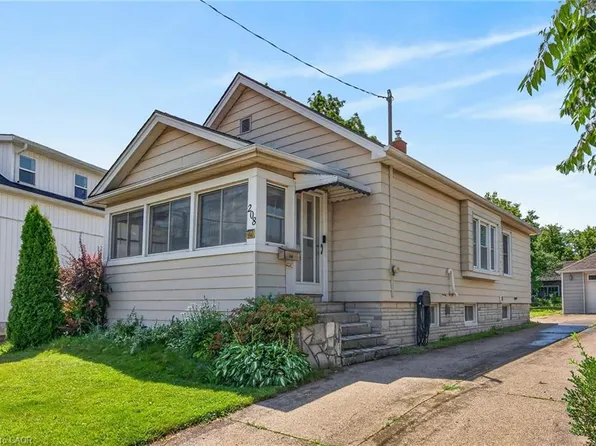 208 Carlton St, Saint Catharines, ON L2R 1S6