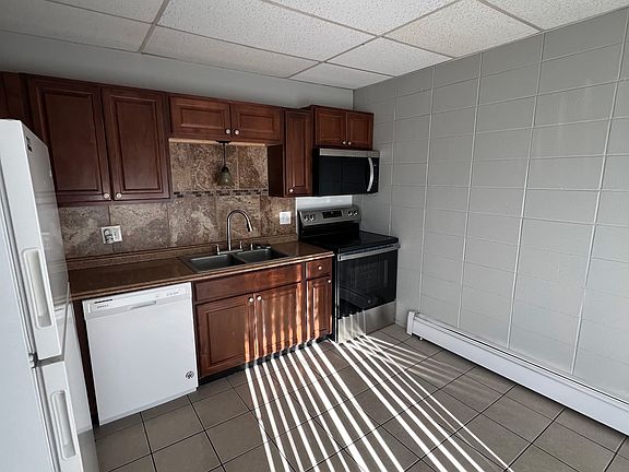 2nd image of 305 Cottonwood Ln APT 10