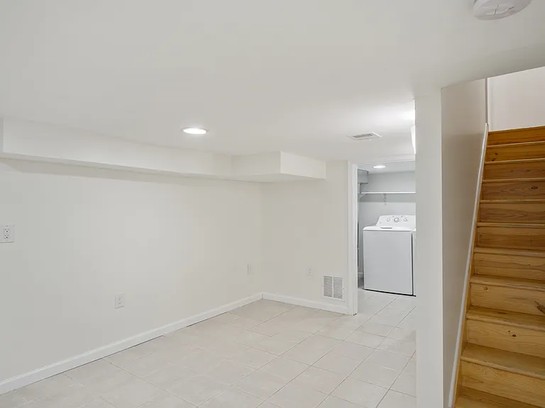 2355 E Harold St — Photo 7