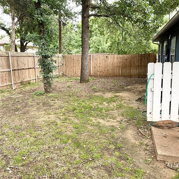 1202 Stone Creek Dr — Photo 36