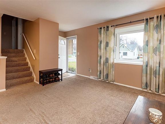 3rd image of 7353 Goldenrod Dr