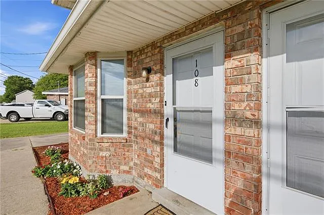 Building Photo - 108 River Ridge Dr