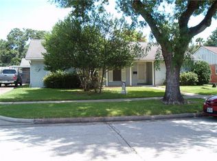 8319 Glenscott St, Houston, TX 77061