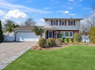 19 Livingston Ave, Jericho, NY 11753