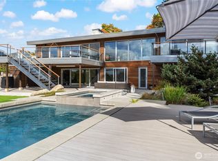 9135 NE 19th St, Clyde Hill, WA 98004