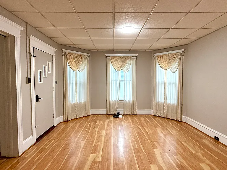 110 Florence Ct — Photo 6
