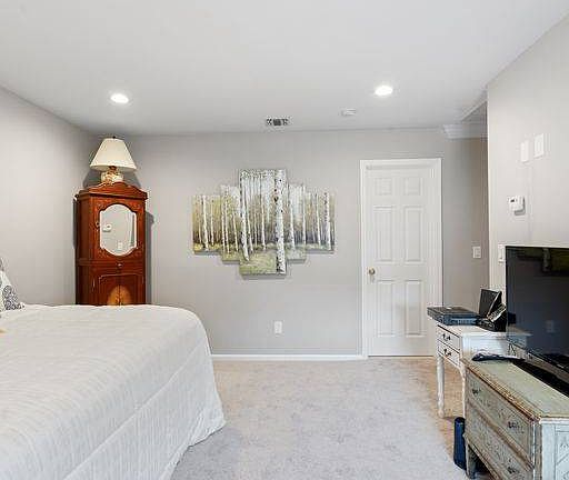 3rd image of 64 Willow Wood Dr