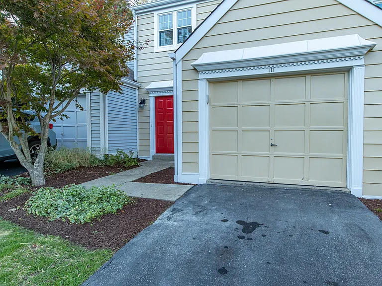 111 Commons Dr — Photo 3