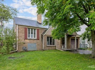 33 Chestnut Ave, Clarendon Hills, IL 60514