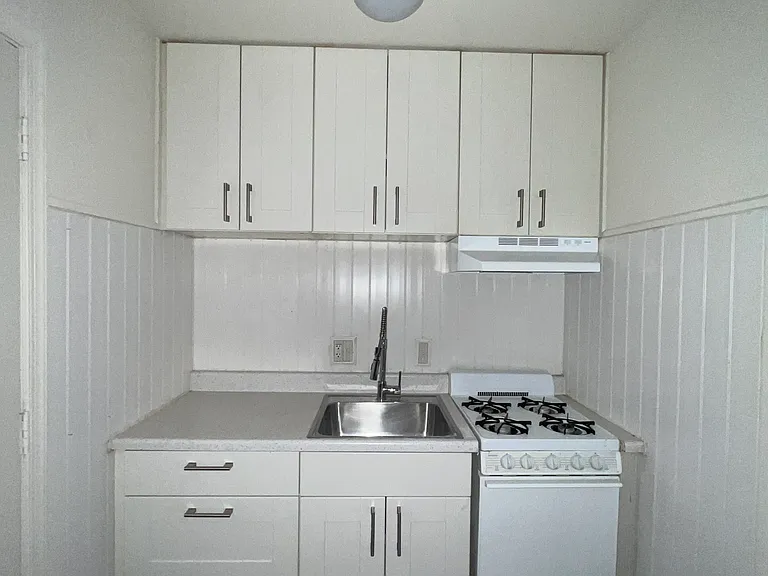 227 S 20th St #2F — Photo 2