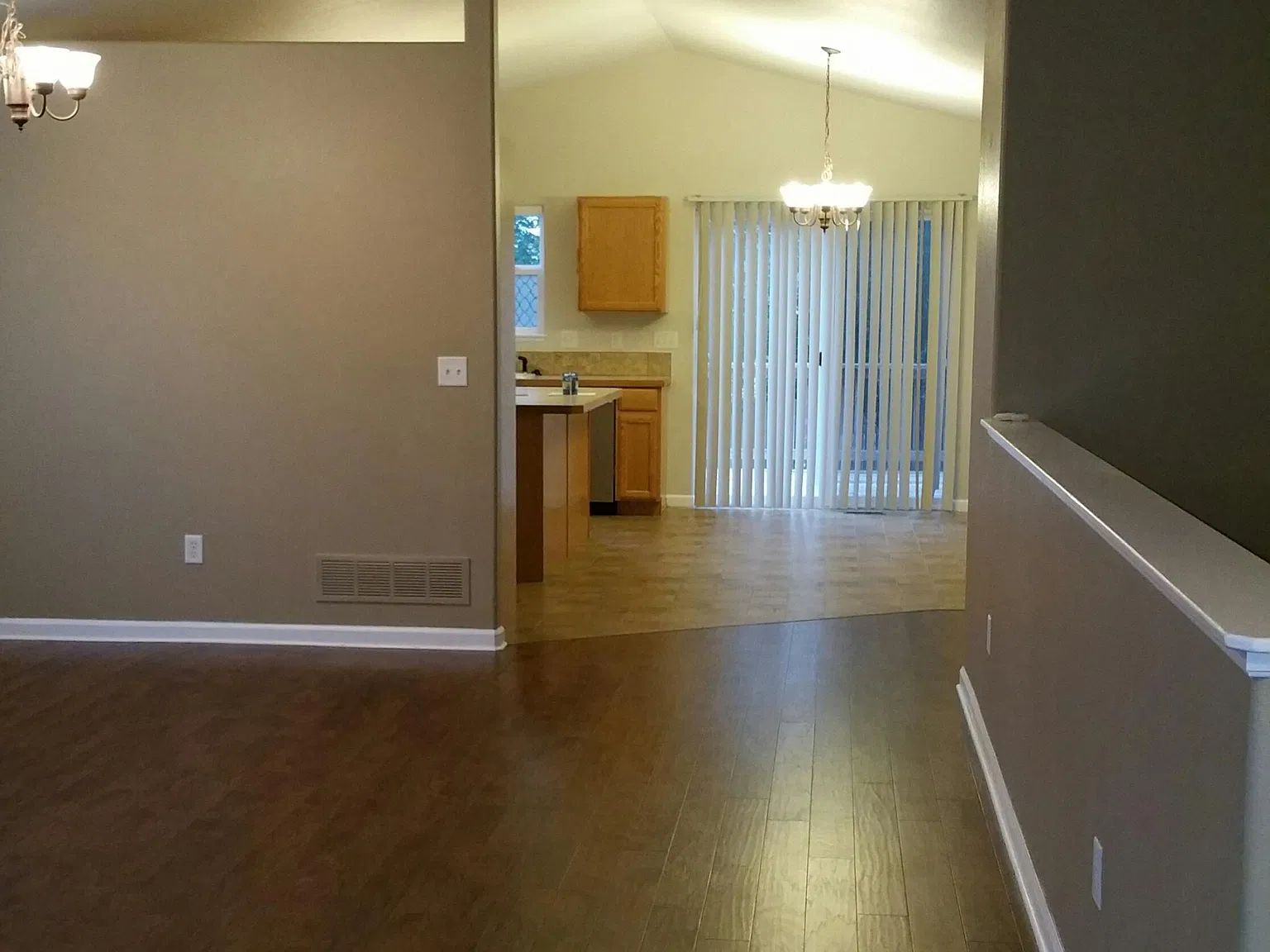 5 bed, 2800 sqft, $2,600 — Photo 2