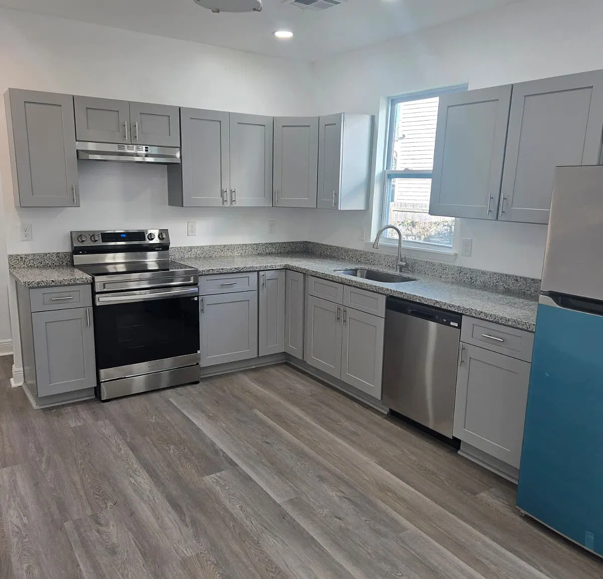 4 bed, $3,250 — Photo 4
