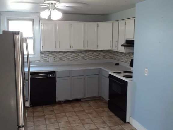 3rd image of 584 Cherry St