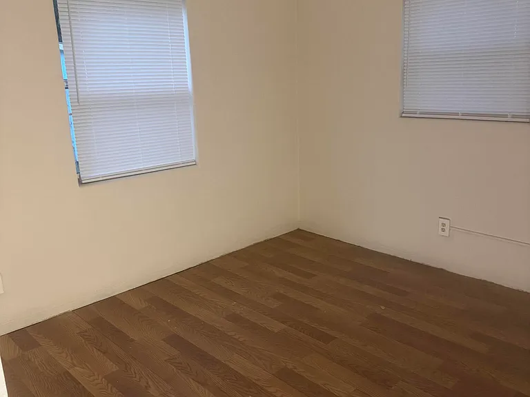 812 Texas Ct — Photo 2