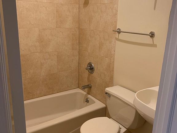 3rd image of 2853 Cleveland Ave #A