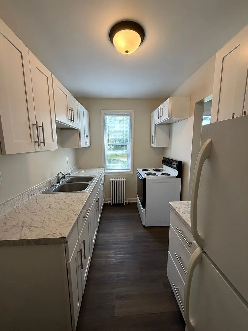 421 E Honeywell Ave — Photo 1