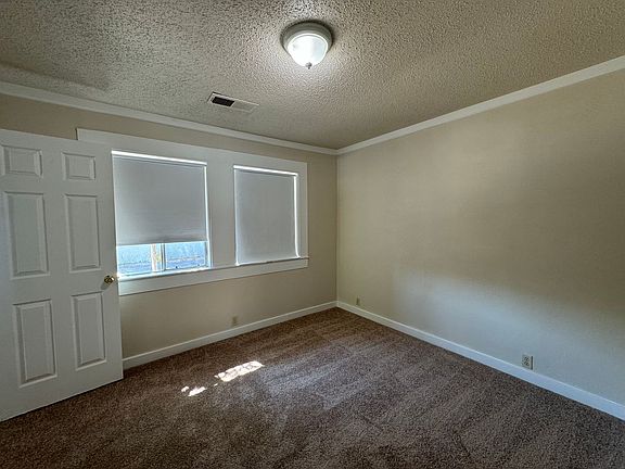 5th image of 111 Bonita St