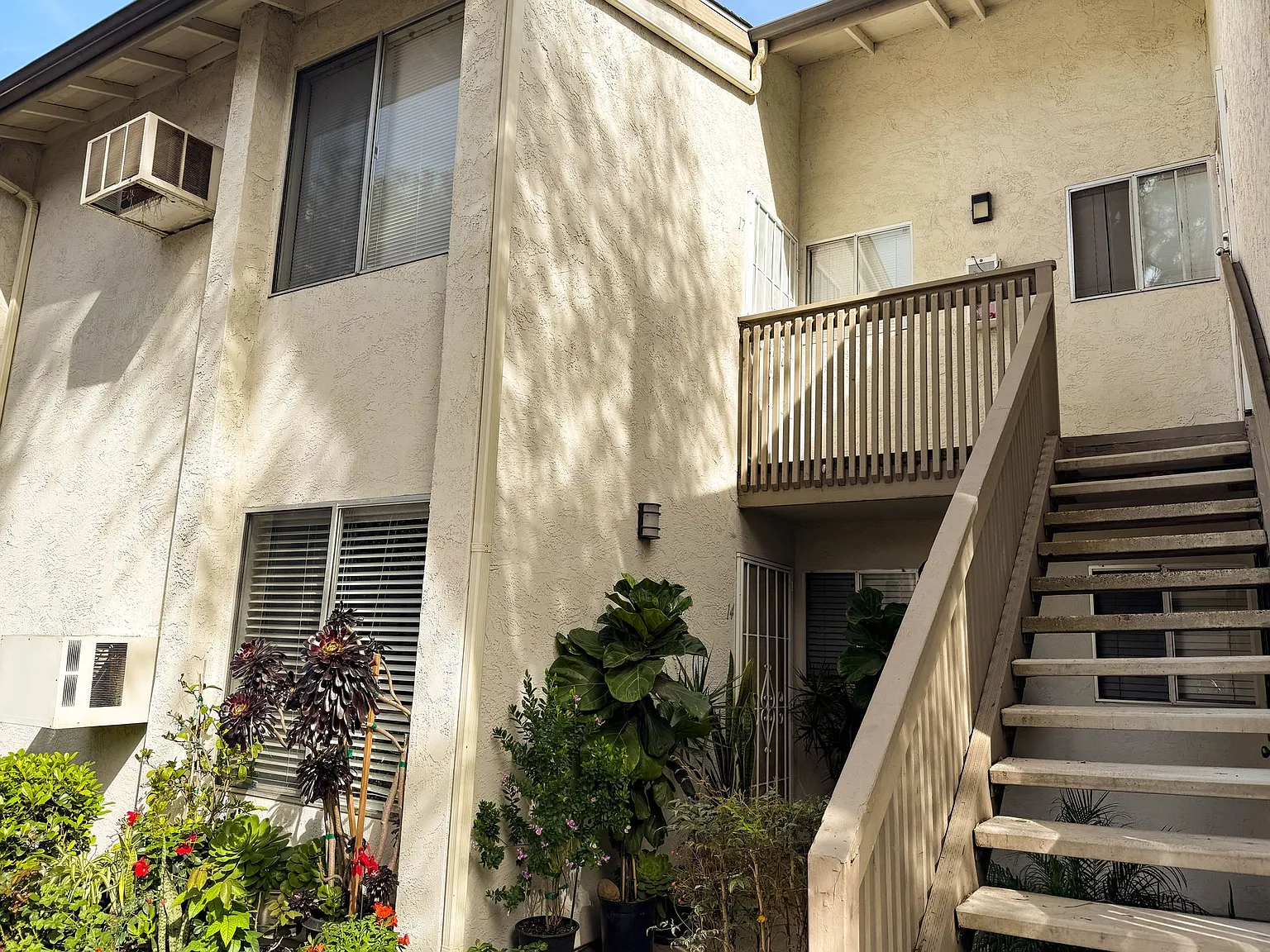 Uptown Villas — Photo 1
