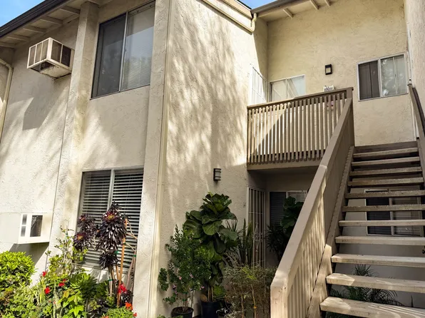 Uptown Villas | Spacious Apartments with parking in Grant Hill!, 2675 G St #17, San Diego, CA 92102