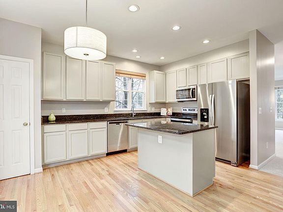 5th image of 4113 Hazelwood Ct