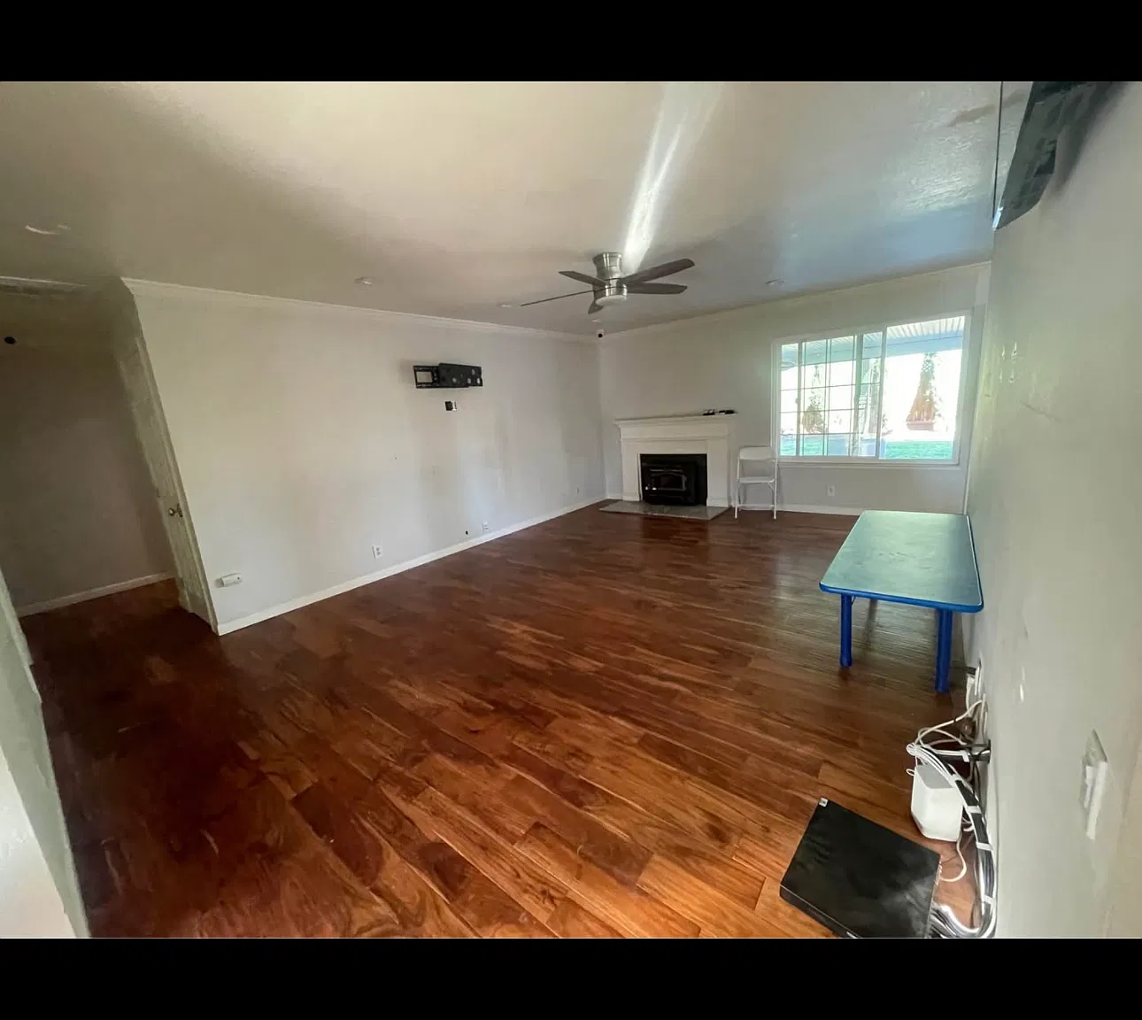 3 bed, 1313 sqft, $4,100 — Photo 1