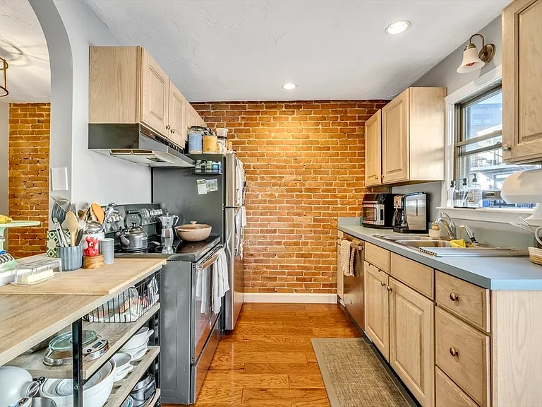 3 Kemble Pl #2 — Photo 9