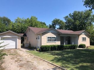 305 E Ash St, Decatur, TX 76234