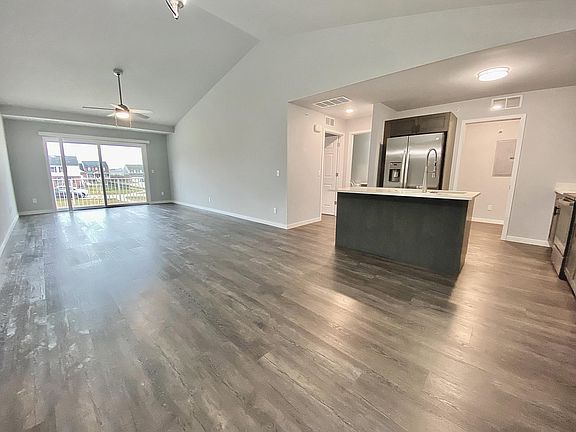 3rd image of 51348 Ashbury Ct