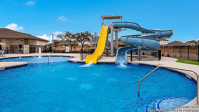 3 bed, 1434 sqft, $1,749 — Photo 4