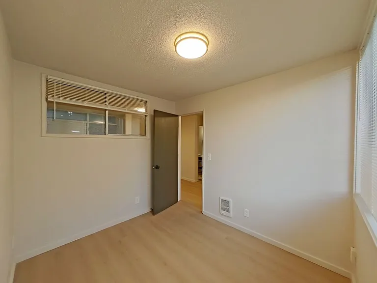 University Manor - Newly Renovated Units just a short walk from Campus! — Photo 76