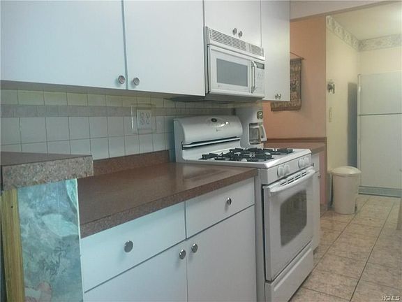 2nd image of 7 Church Ln APT B