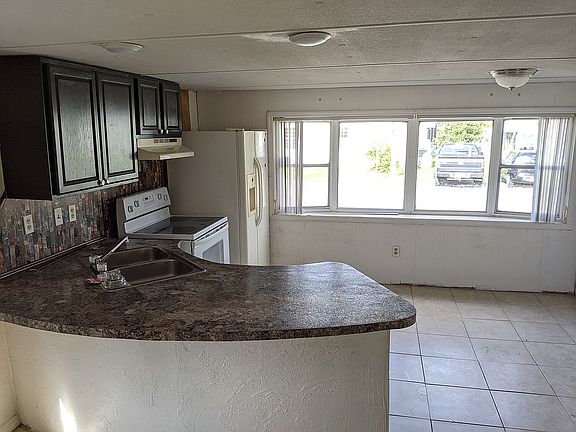 5th image of 36 Tropic Dr