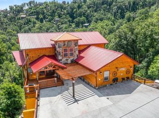 720 Pinecrest Dr, Gatlinburg, TN 37738