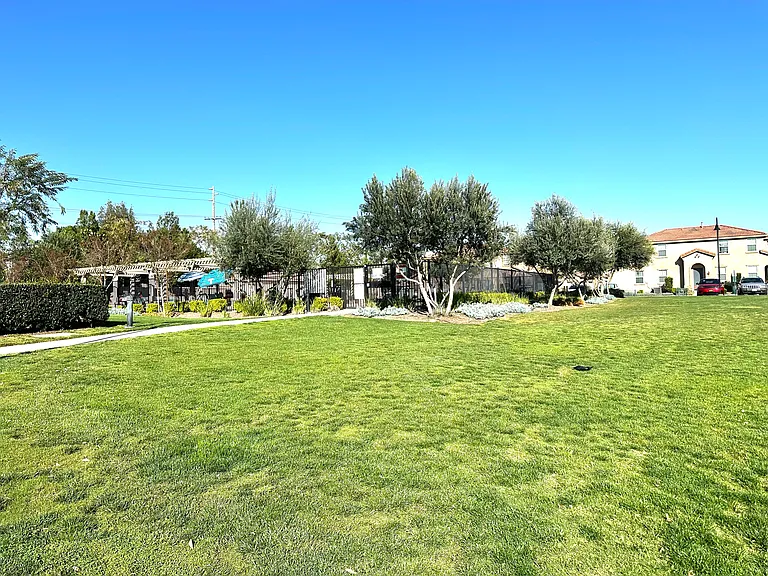 2119 Lavender Ln — Photo 19