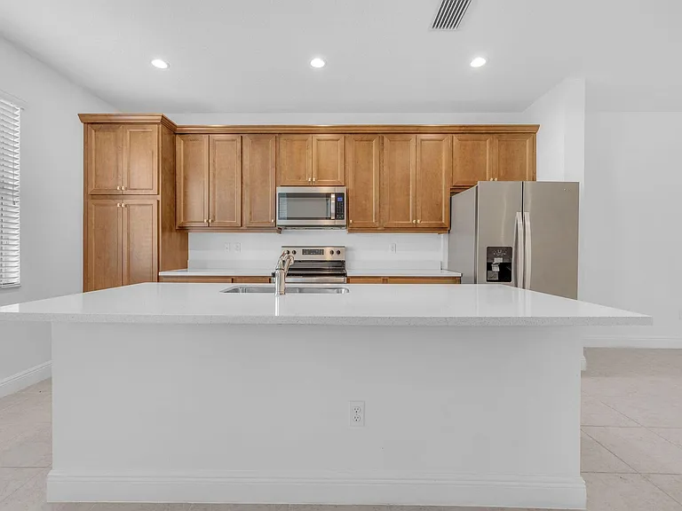 540 Sanderling Cir — Photo 4
